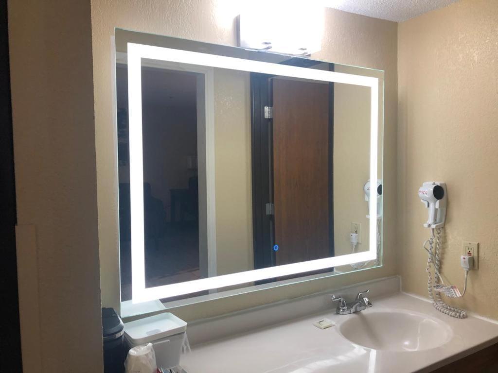 Wallaceburg Inn Bagian luar foto