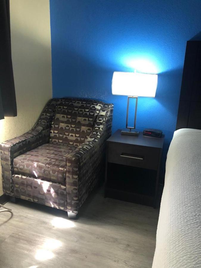 Wallaceburg Inn Bagian luar foto