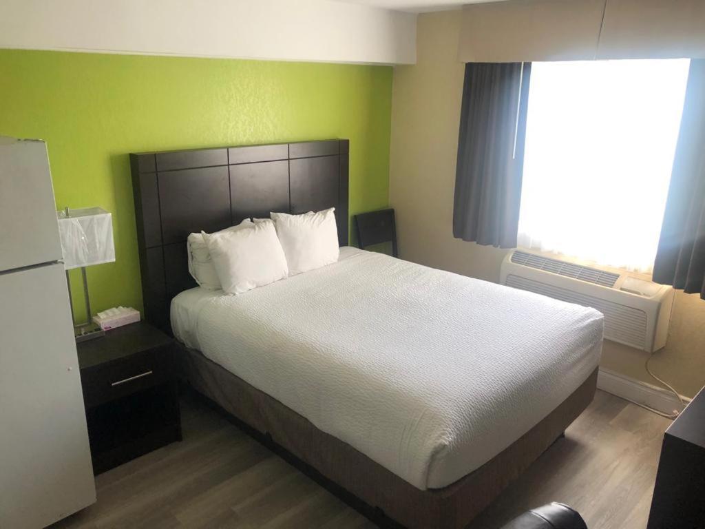 Wallaceburg Inn Bagian luar foto