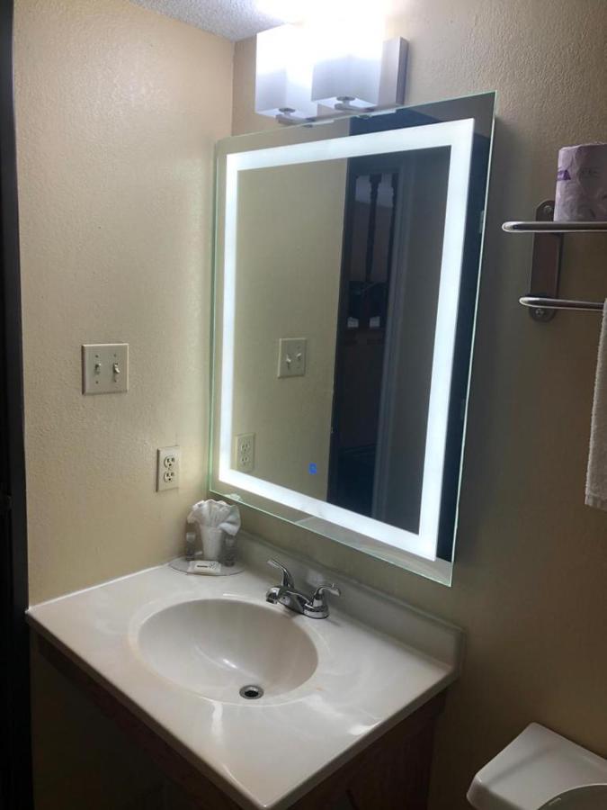 Wallaceburg Inn Bagian luar foto