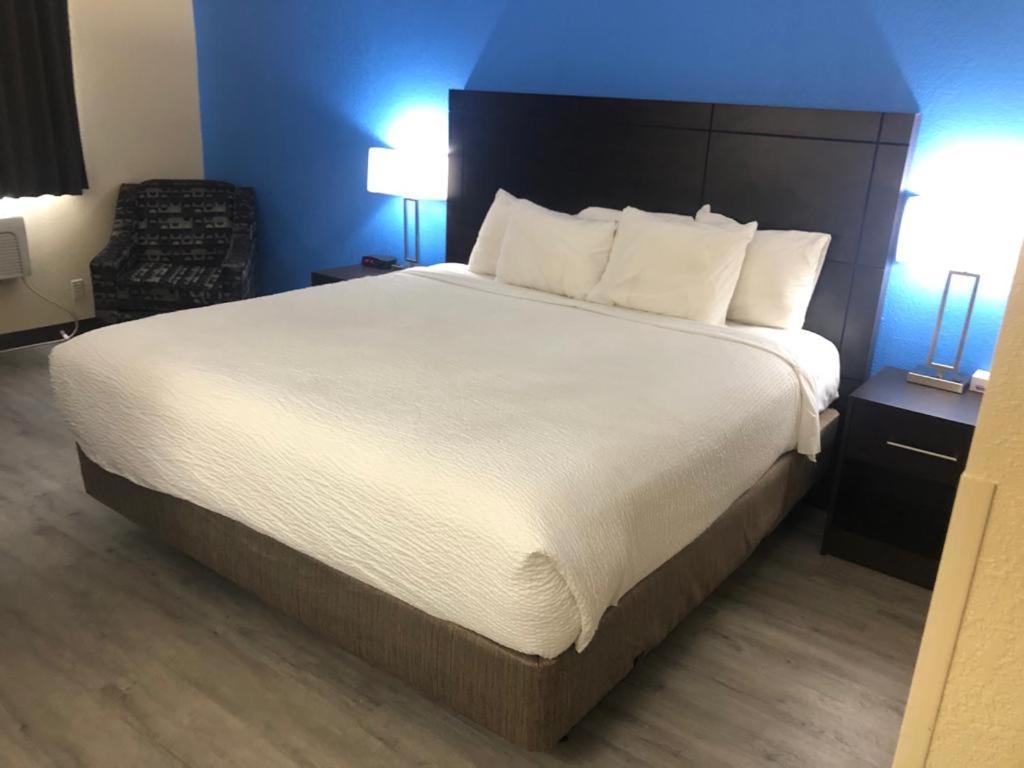 Wallaceburg Inn Bagian luar foto