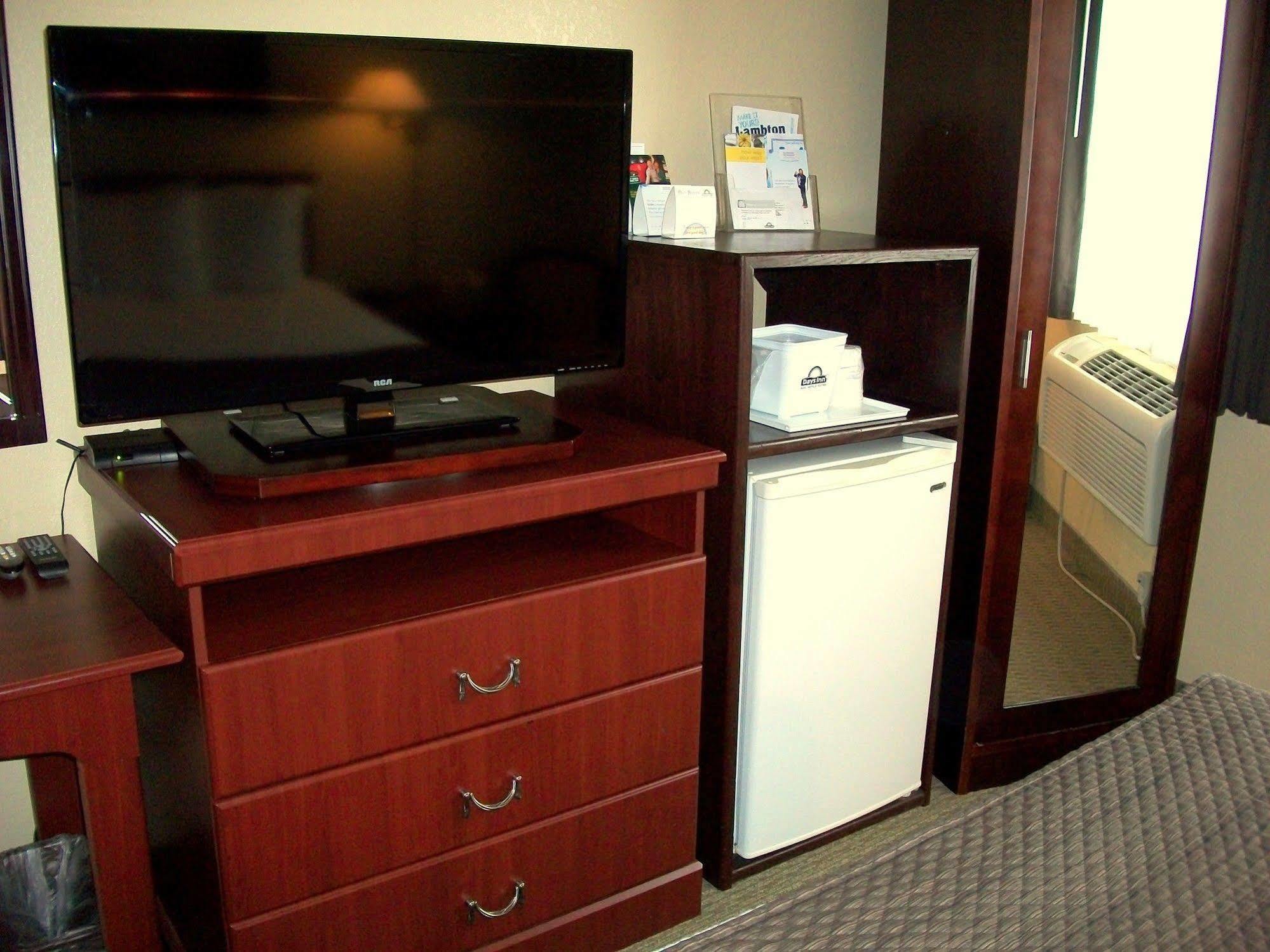Wallaceburg Inn Bagian luar foto