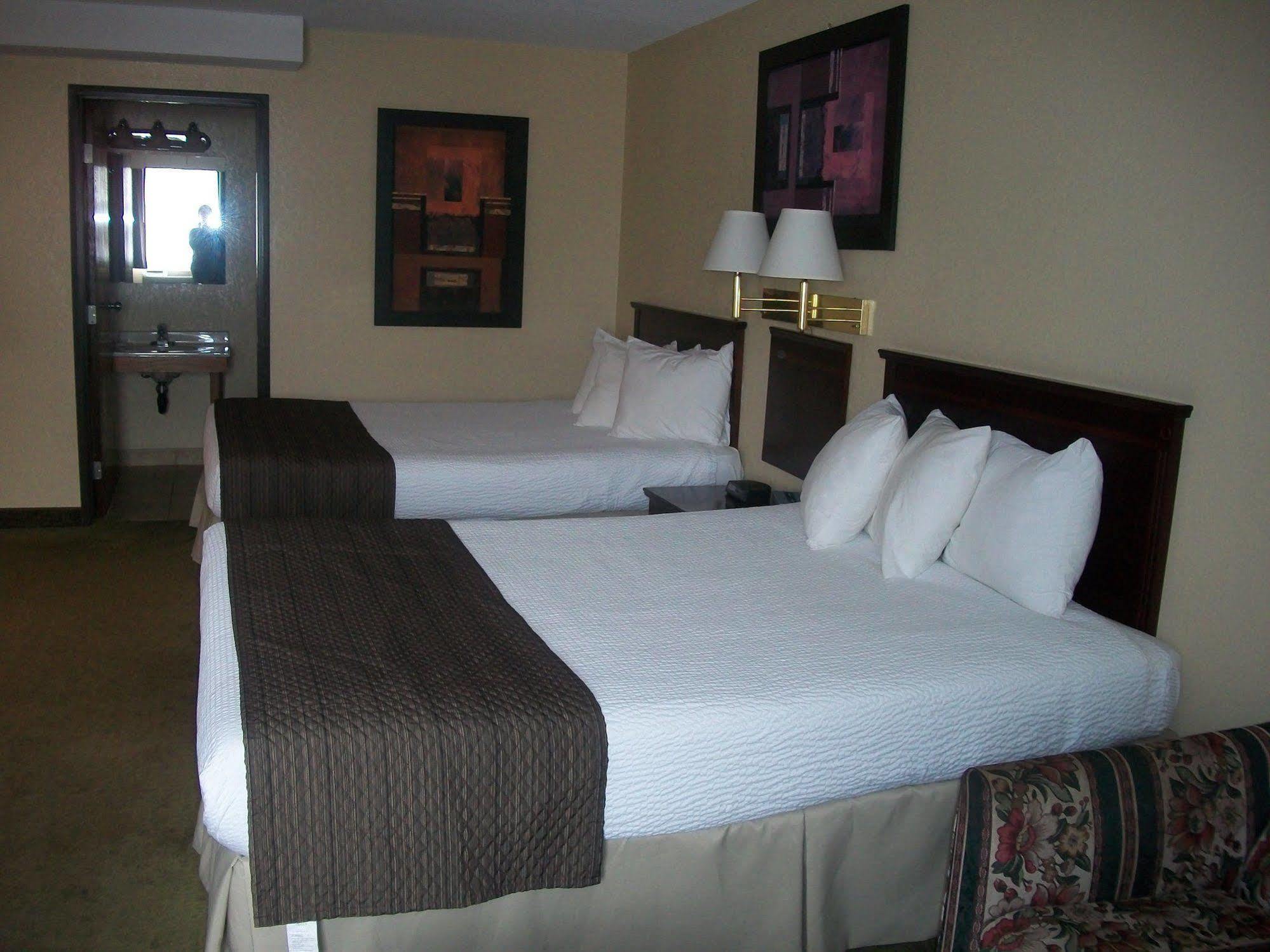 Wallaceburg Inn Bagian luar foto