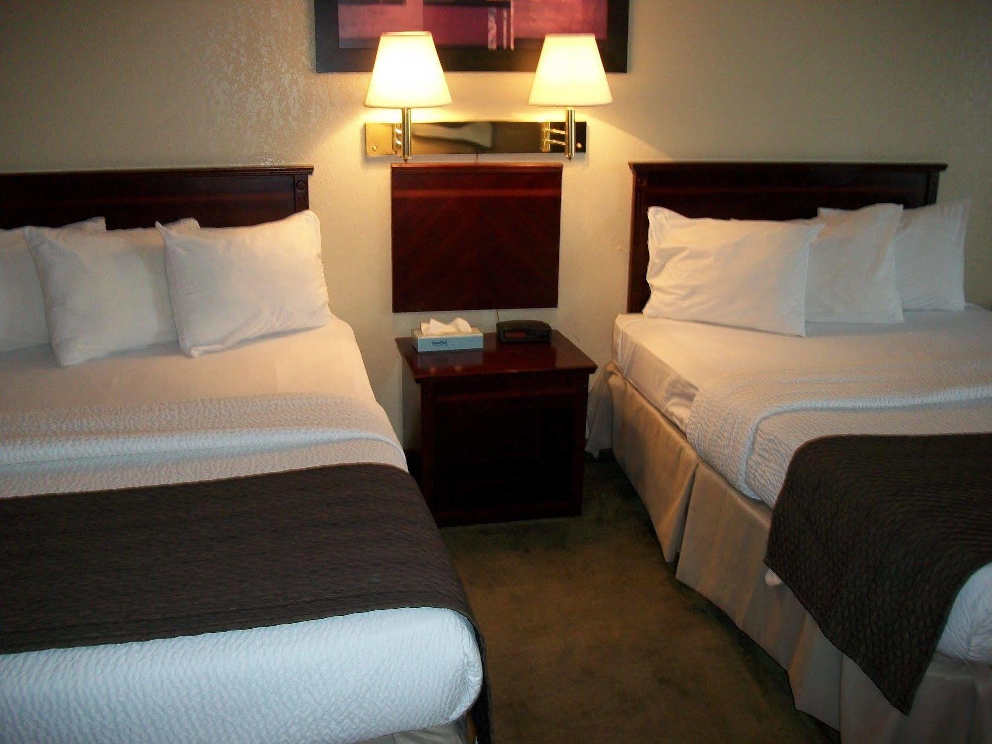 Wallaceburg Inn Bagian luar foto
