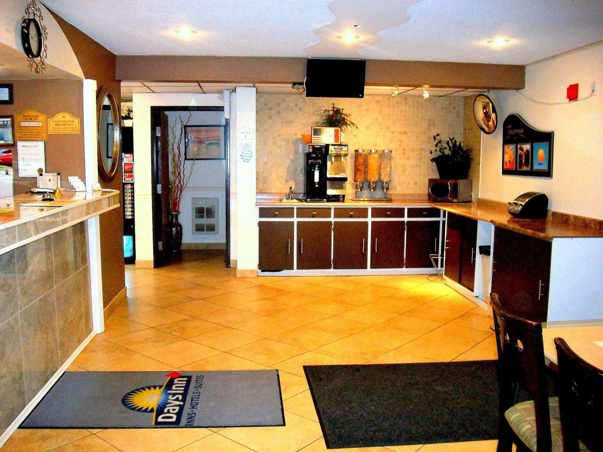 Wallaceburg Inn Bagian luar foto